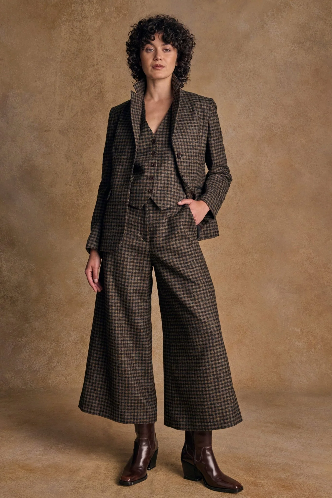 Tara Tweed Hacking Jacket - Earth Check - Image 5